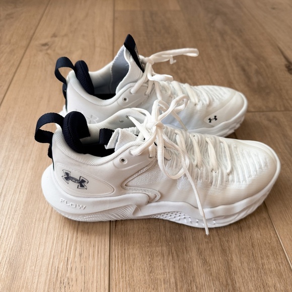 WOMENS UNDER ARMOUR UA ACE LOW VOLLEYBALL SHOES NEW SIZE 7 - Picture 1 of 11